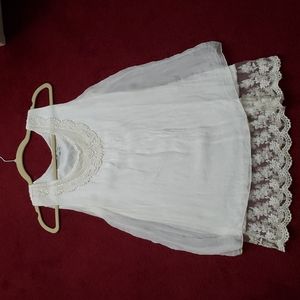 White sleeveless tunic top